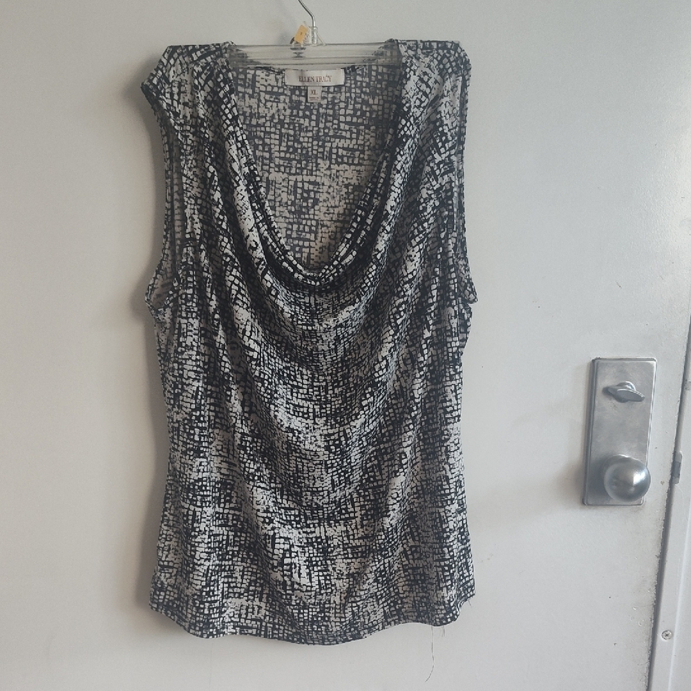 Ellen Tracy Monochrome Patterned Top
